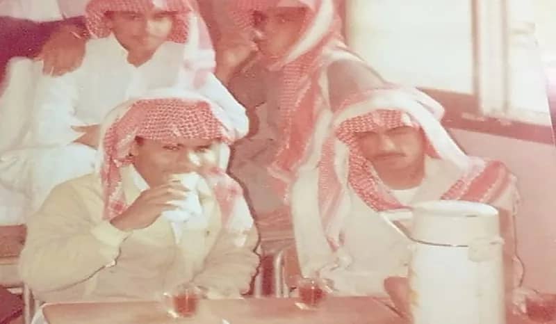 صورة نادرة لطلاب من بريدة عام 1405هـ تثير الحنين إلى أيام الدراسة