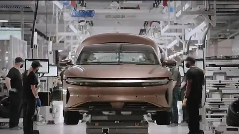 جولة بمصنع لوسد أحد نماذج الشراكة السعودية الأميركية ..فيديو