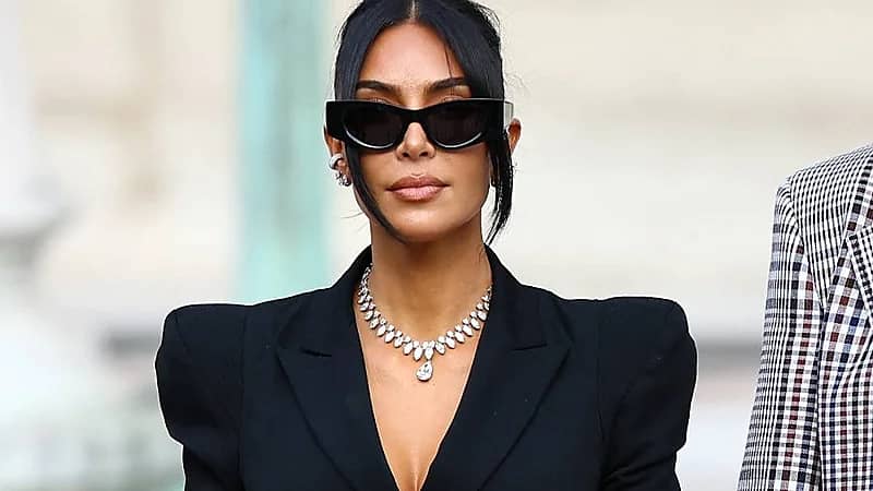 مجوهرات كيم كارداشيان الثمينة بالمحكمة تثير الجدل ..صور