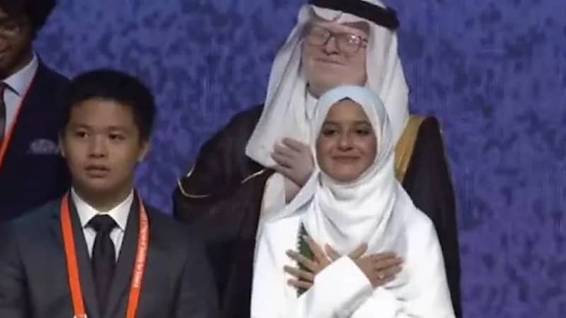 طالبة سعودية تطور علاجاً أقل تكلفة لمضاعفات الشبكية السكري ..فيديو