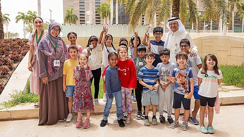 عبدالعزيز بن سلمان يلتقي أطفال كاوست ويزرع الأمل في عيون المستقبل