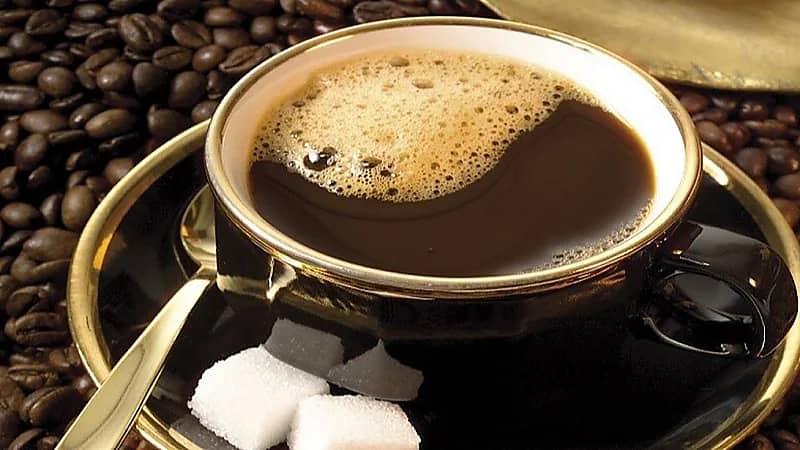 طبيبة تحذر من مخاطر شرب الكافيين على بعض الأشخاص