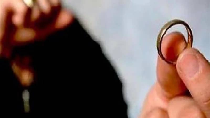 فتاة تخلع زوجها بسبب رفضه شراء الفاكهة والخضروات