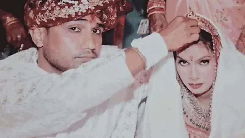 العثور على جثة شابة دُفنت أمام منزل أهل زوجها بعد شهرين من اختفائها