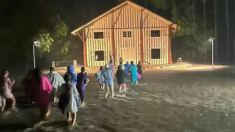 مقتل 13 شخصاً ودمار عشرات المنازل في سيول تكساس .. فيديو