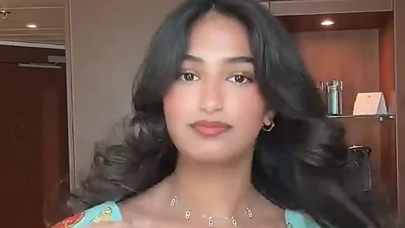 ابنة نهى نبيل تخطف الأنظار بإطلالتها المبهجة ..فيديو