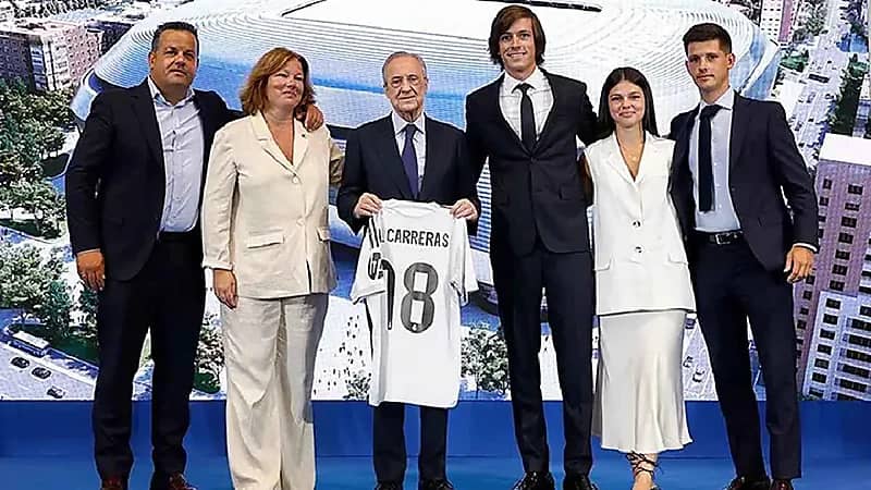 دموع كاريراس ترافق عودته لريال مدريد .. فيديو