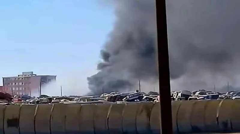 حريق ضخم يلتهم 96 مركبة في مصر