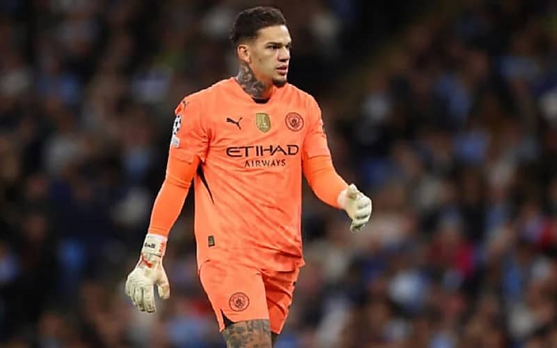 مانشستر سيتي يجهز بديل إيدرسون تحسبًا لانتقاله إلى جلطة سراي