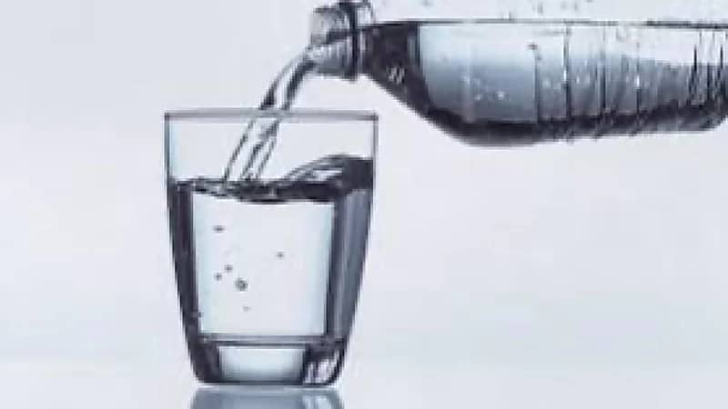 استشارية تحسم الجدل الطبي حول المياه القلوية.. فيديو