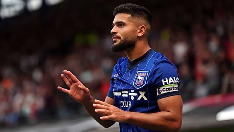 الكويت يعلن انضمام المصري مرسي إلى صفوف الفريق