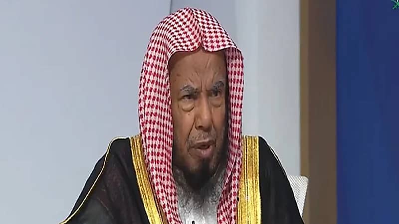 حكم التسليم مع الإمام في حالة الشك في عدم قراءة التشهد .. فيديو