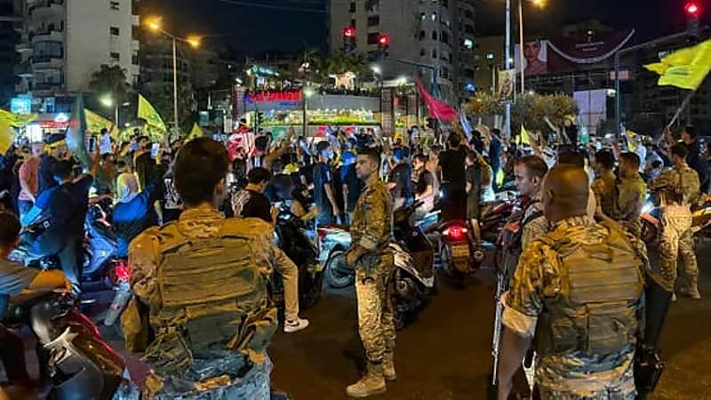 لحظة هروب أنصار حزب الله بعد وصول الجيش اللبناني.. فيديو