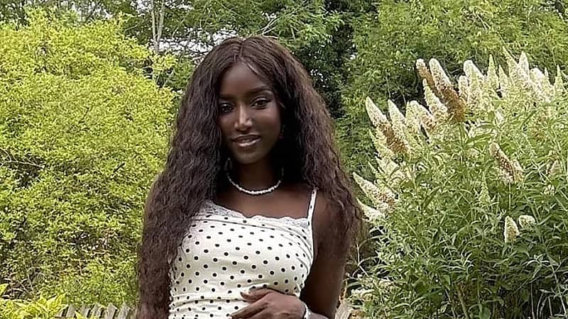 عبير سندر تعلن جنس مولودها الثالث بجلسة تصوير عائلية .. فيديو