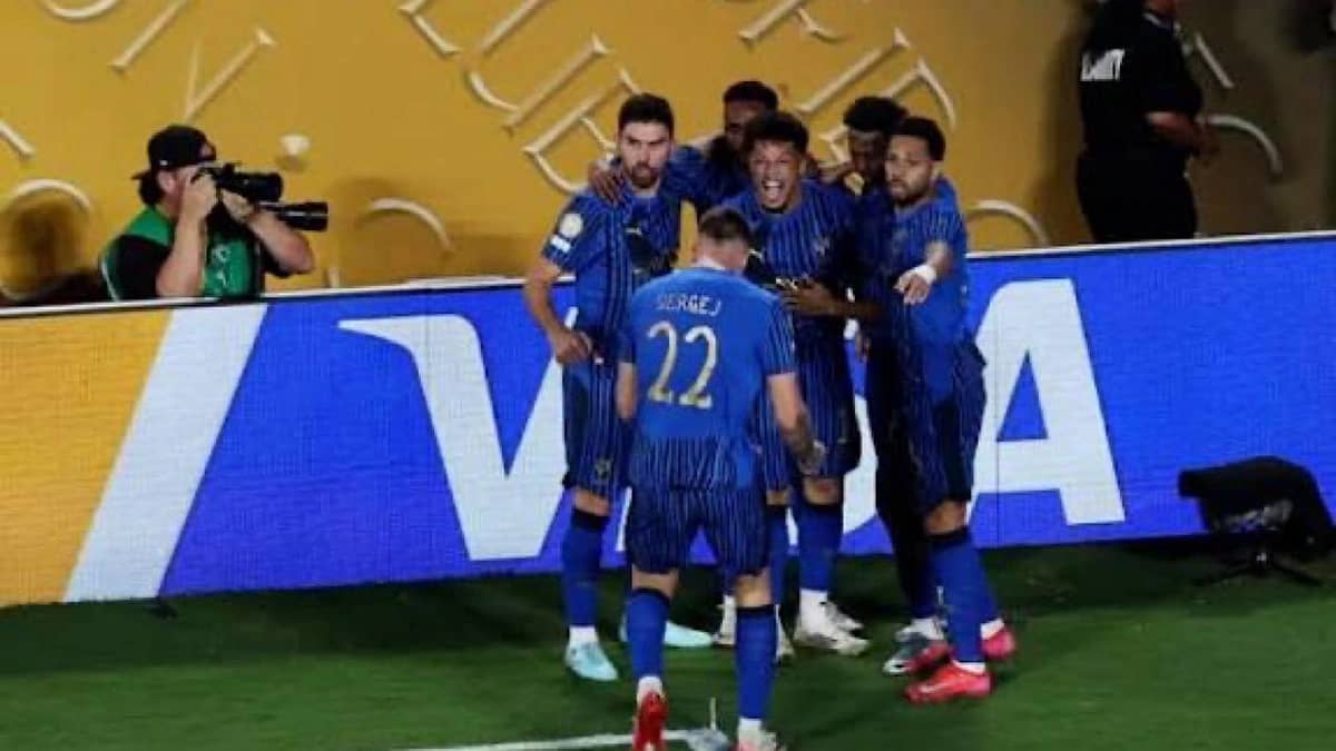 الهلال يعلن تفاصيل إصابة خماسي الفريق