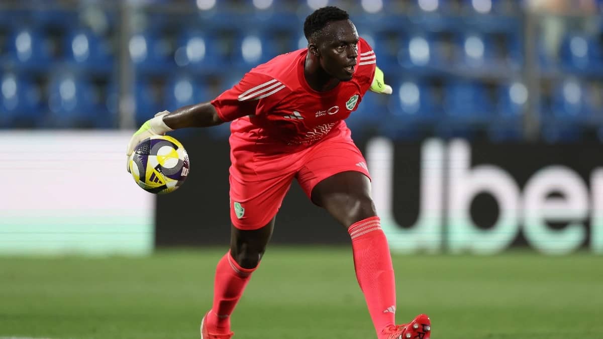 إصابة ميندي تثير قلق الأهلي قبل الكلاسيكو