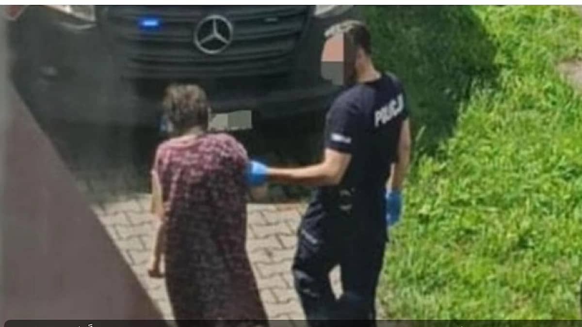 الشرطة تعثر على سيدة حبسها والداها 27 عاماً في غرفتها