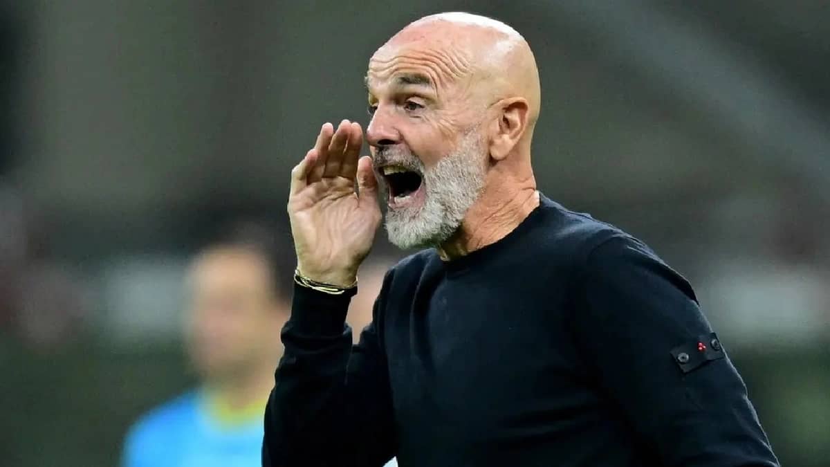 فيورنتينا يقيل ستيفانو بيولي