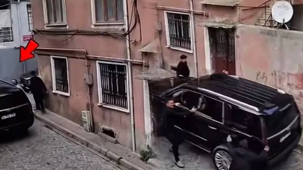 العناية الإلهية تنقذ طاقم مسلسل تركي في إسطنبول من حادث مفاجئ .. فيديو