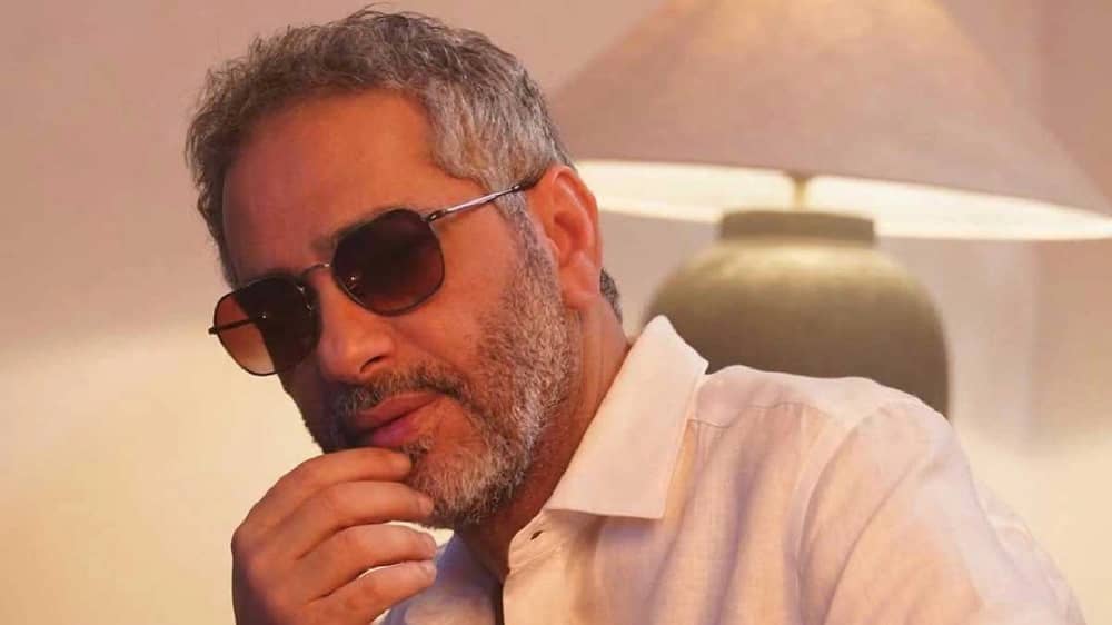 مقرب من فضل شاكر يوضح سبب ارتداء الفنان للنظارات الشمسية
