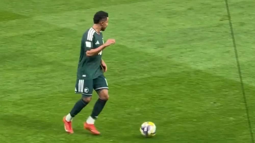 ردة فعل سالم الدوسري بعد أن حرمه القائم من تسجيل الهدف .. فيديو