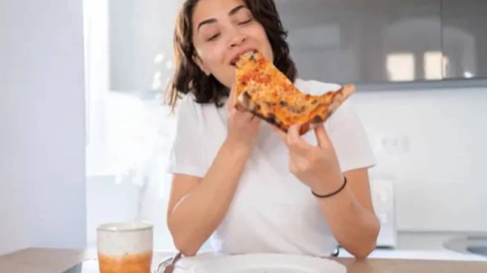 دراسة تكشف بروتينًا خفيًا قد يفسر صعوبة التحكم في الشهية