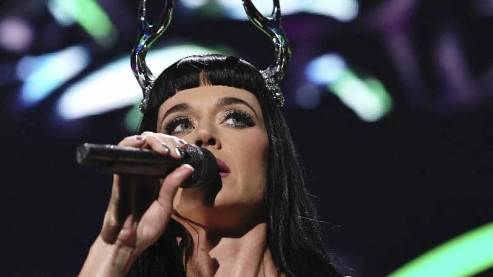 جندي سابق يهاجم امرأة مسنة مدعيًا أن كاتي بيري أمرته