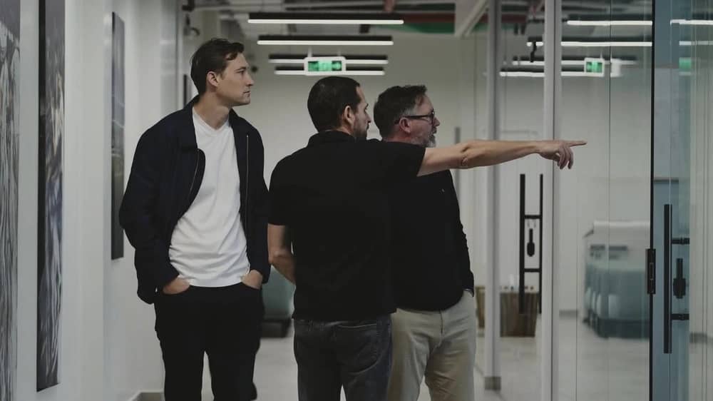 بن هاربورغ يزور الأهلي ويطلع على مرافق النادي