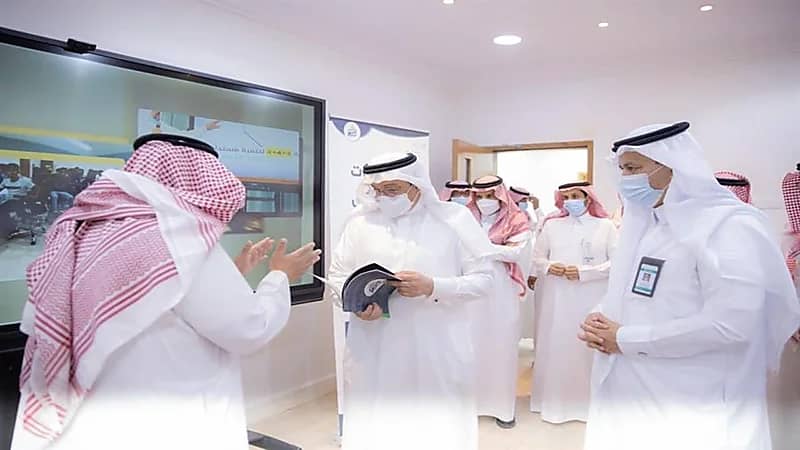 بالصور.. وزير التعليم يزور عددًا من مدارس التعليم العام والروضات بالأحساء