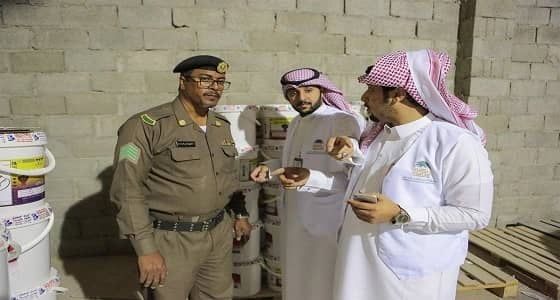 بالصور.. ضبط منتجات تبغ منتهية الصلاحية في مستودعات غير نظامية بالرياض