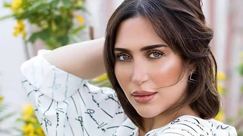 شاهد.. لقطة رومانسية تجمع الدكتورة خلود وزوجها