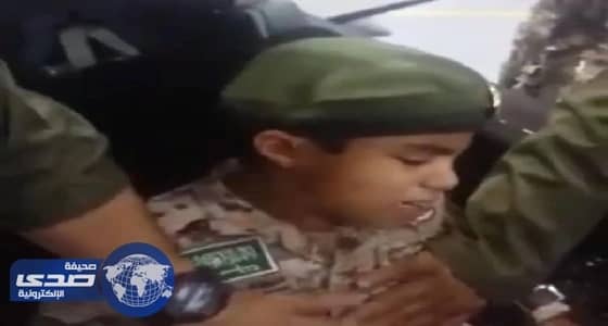 بالفيديو.. حماسة طفل في إلقاء قصيدة وطنية تصيبه بوعكة