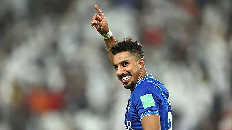 سالم الدوسري يتوج بجائزة أفضل لاعب آسيوي محترف