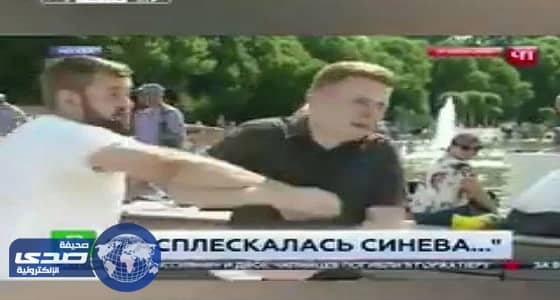 مخمور يعتدي على مراسل قناة فضائية