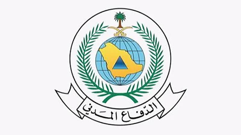 "مدني حائل" ينقذ 3 عائلات علقت في تجمع للمياه أمام منازلها