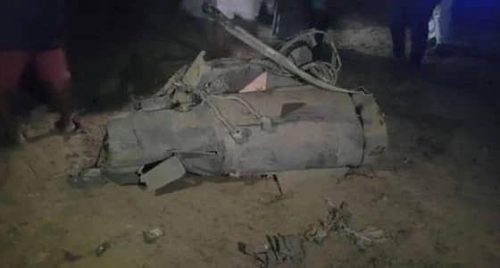 بالفيديو.. بقايا حطام الصاروخ الحوثي الذي استهدف جازان