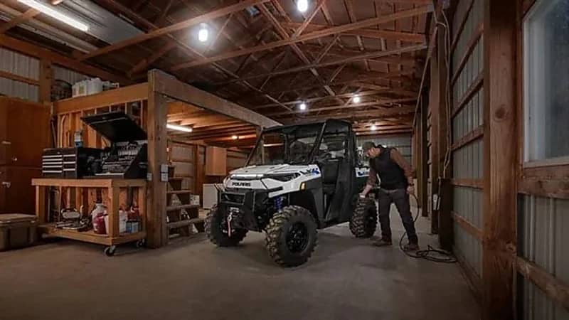 "بولاريس" تكشف عن مركبتها الكهربائية الجديدة UTV