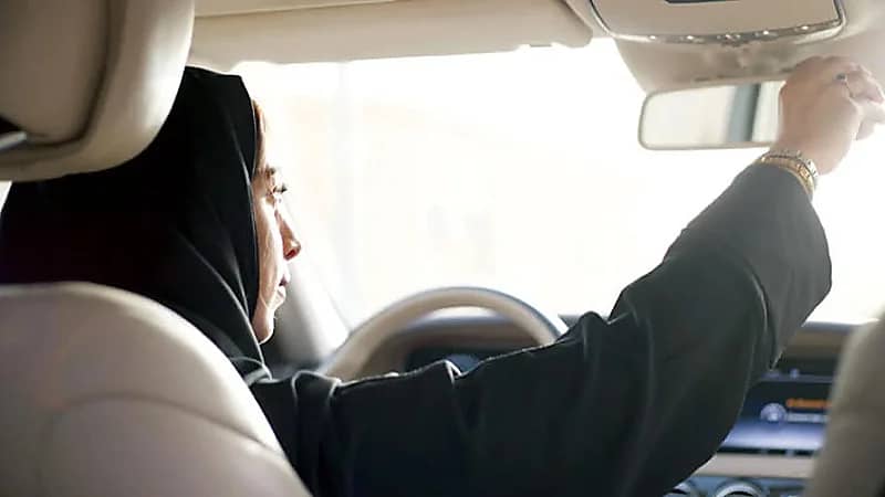 أوبر تطلق خدمة السائقات في المملكة