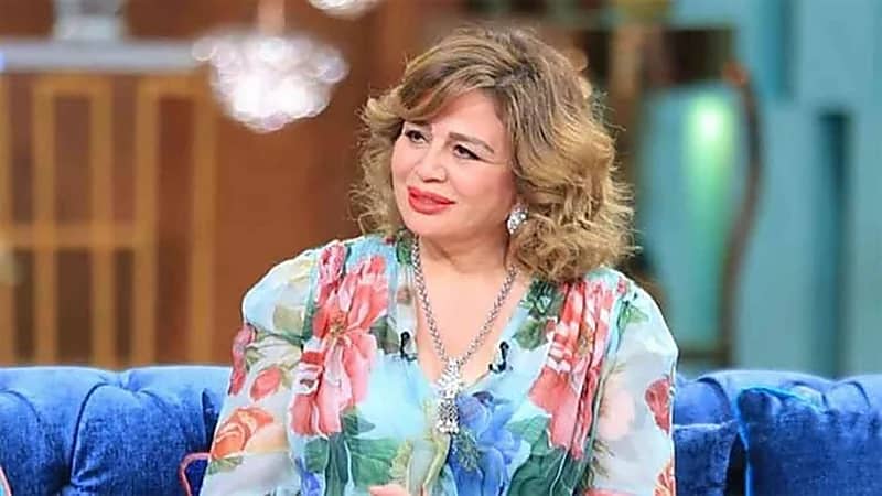 بالفيديو.. مشادة كلامية بين إلهام شاهين ومذيع مصري بسبب "أصحاب ولا أعز"