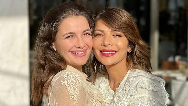 ابنة أصالة تلاعب ابنتها جيهان.. فيديو