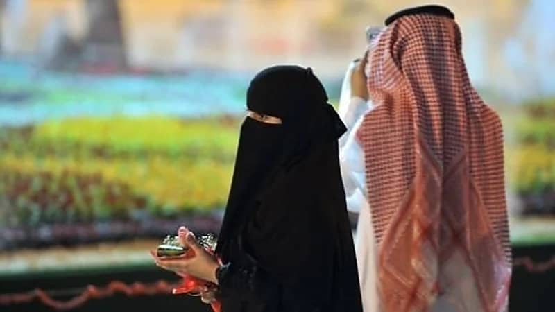 مستشار أسري: الزوجة الصالحة تشجع زوجها على التخلص من الديون