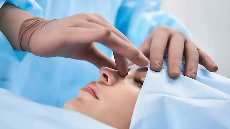 عملية تجميل بالأنف تودي بحياة فتاة