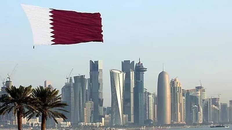 إيران تطلق صواريخ باتجاه قواعد أمريكية في العراق وقطر .. فيديو