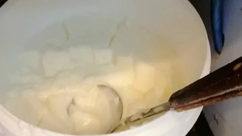 مصادرة 12 كجم مواد غذائية فاسدة بمكة