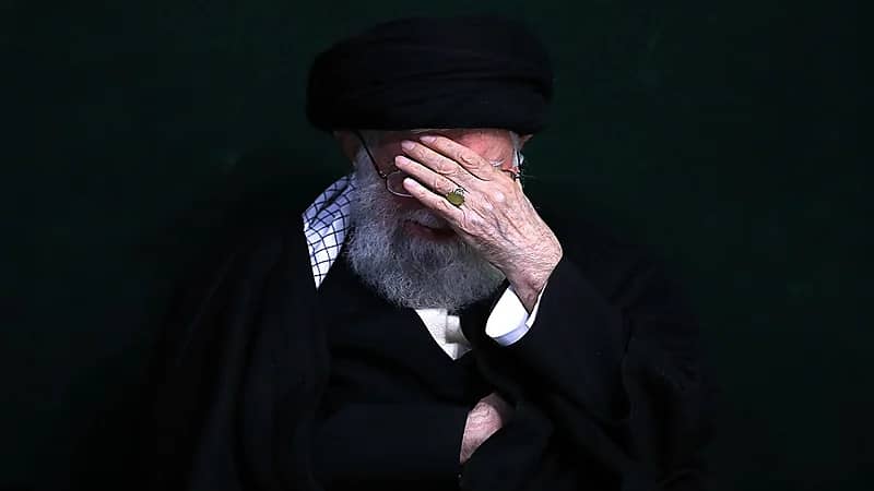 المعارضة الإيرانية تتبنى الهجوم على خامنئي عبر التلفزيون الرسمي