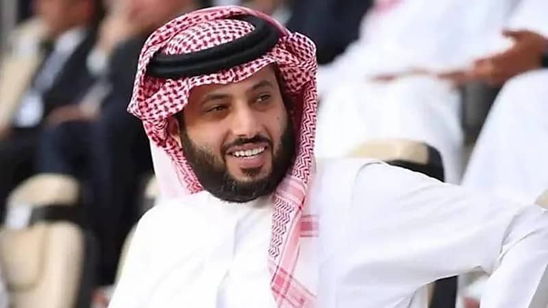 "آل الشيخ" يتفاعل مع طفل من ذوي الاحتياجات يتزلج على الجليد (فيديو)