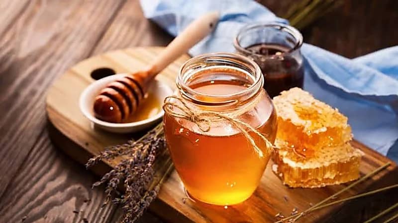 خبير يحذر من طريقة تجعل العسل سامًا