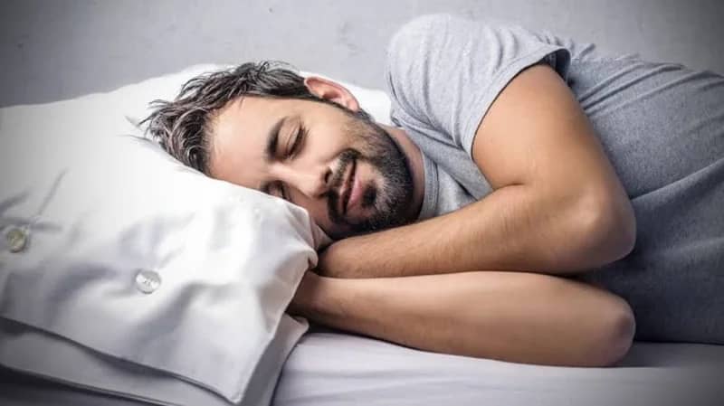 خبراء يشككون في قاعدة 8 ساعات للنوم الصحي