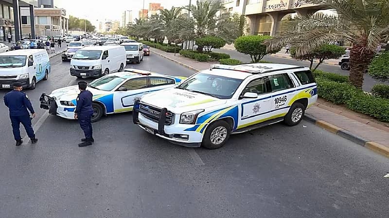 شاب يستخدم علب العصير لبيع المخدرات في الكويت