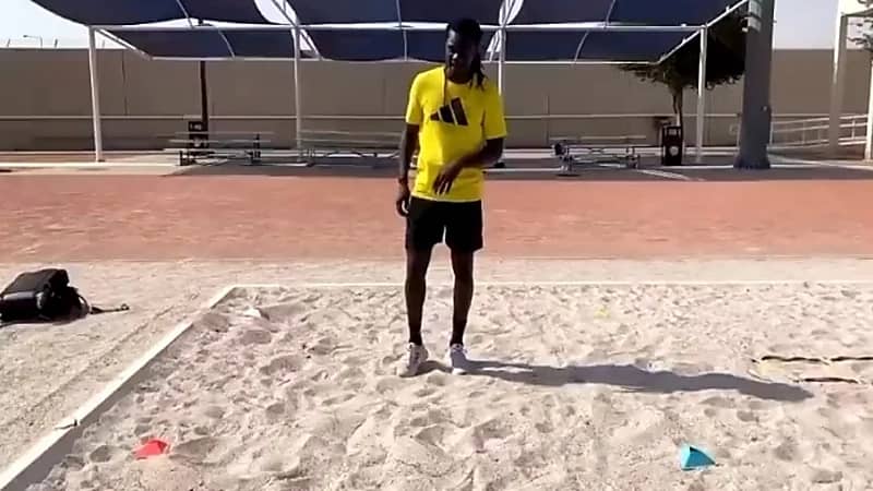 شاهد.. جوميز يجري تدريبات خاصة مع مدربه استعدادا لنهائي آسيا